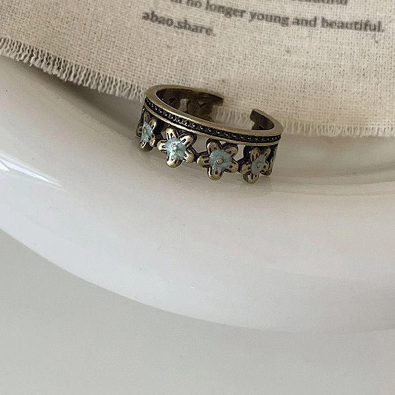 Middle Ages Layered Butterfly Ring with Vintage and Sophisticated Style, Small and Unique Flower-shaped Opening Finger Ring for Women.