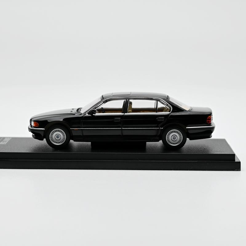 1:64 BMW E38 BMW 750il 7 Series die-cast simulation alloy car model collection ornament, children's toy.