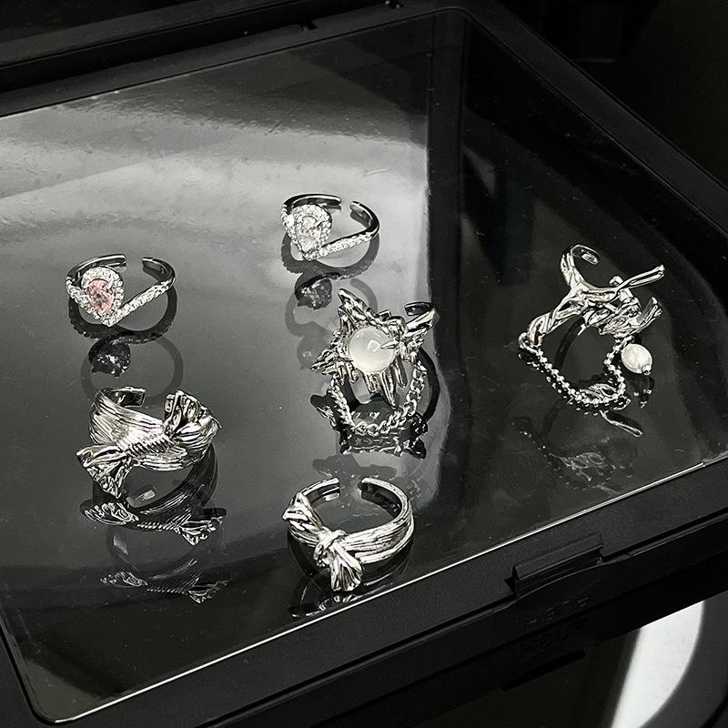 Niche Design Sense Light Luxury High Sense Irregular Fashion Personality Pleated Diamond Ring Women'S Moonstone Open Ring