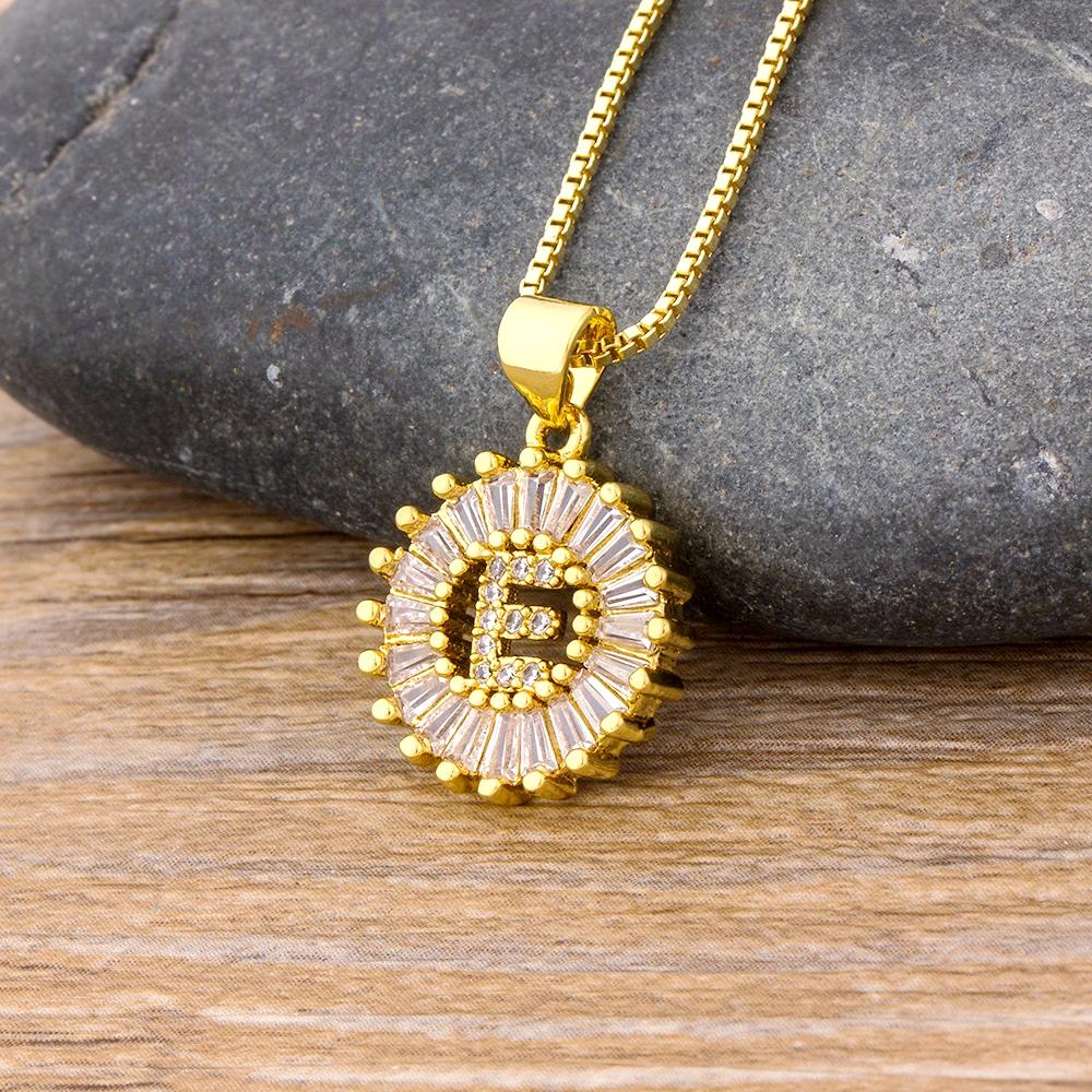 A piece of A-Z letters elegant and beautiful pendant necklace suitable for women men's initials fashionable versatile jewelry accessories