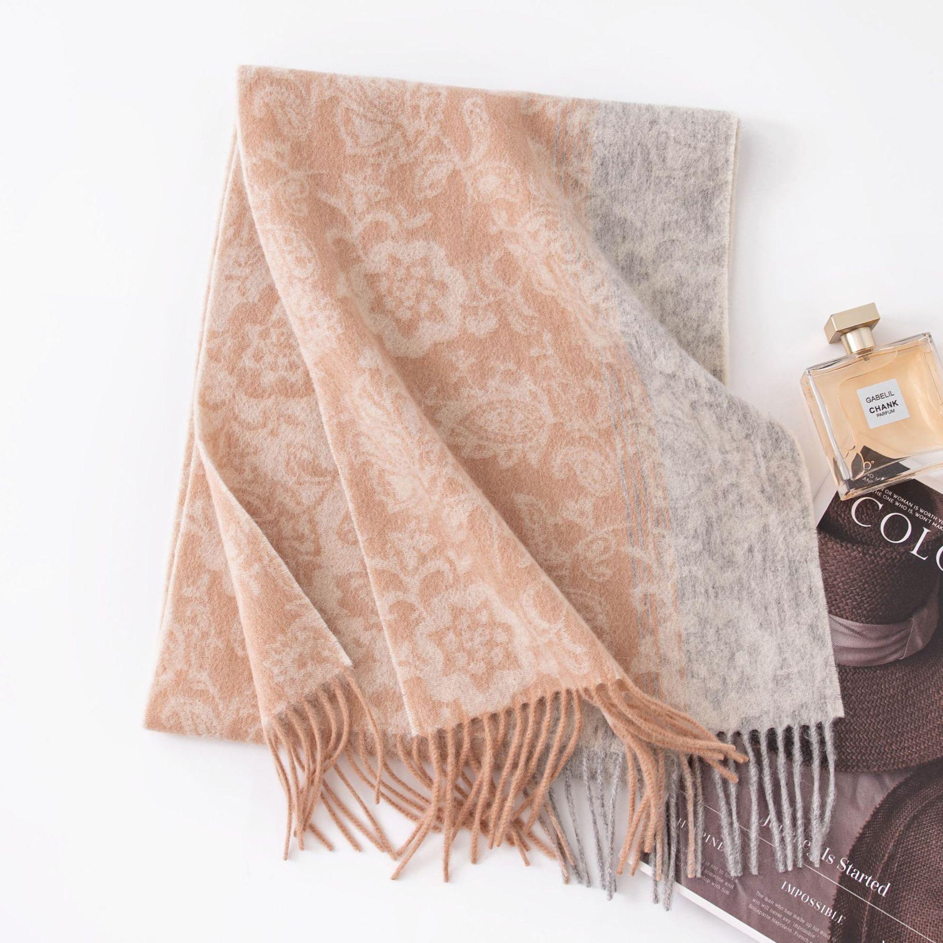 

Autumn and Winter Jacquard Wool Scarf High End, Warm and Color Blocked Couple Style Korean Version Thickened Scarf Versatile Shawl for Girls 30*180cm