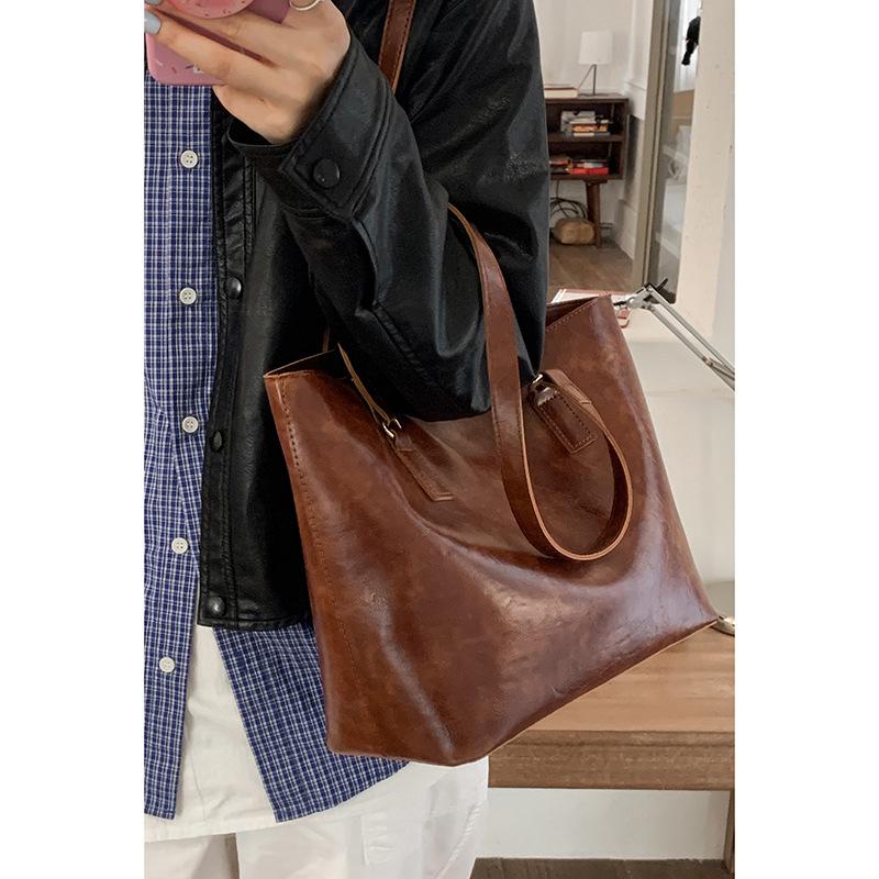 Retro High-end Commuter Women's Bag 2025 New Solid Color Simple Large-capacity Tote Bag Versatile Shoulder Bag