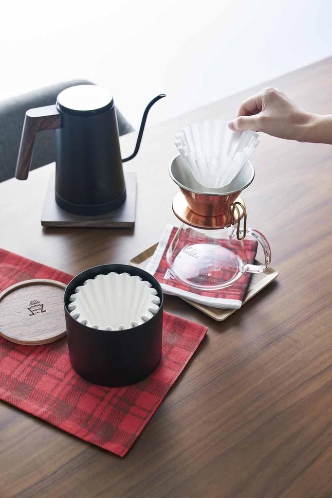 Kalita Wave Filter Case, Black, with a Wooden Lid To Keep Dust and Odors Out of the Filter. Fits RIN 155 and 185 Models. #44325. Stylish and