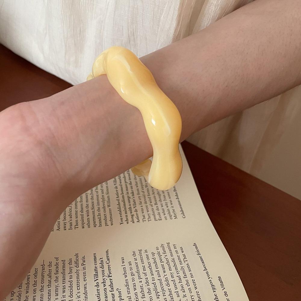 Irregular Resin Bangle Europe American Style Exaggerated Bracelet Unique Wide Open Bangle  Women жёлтый