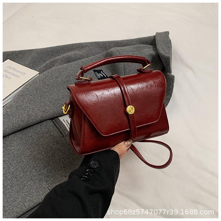 Fashionable and popular handbag bag women's 2025 Korean version of the new niche temperament shoulder bag foreign style retro crossbody bag