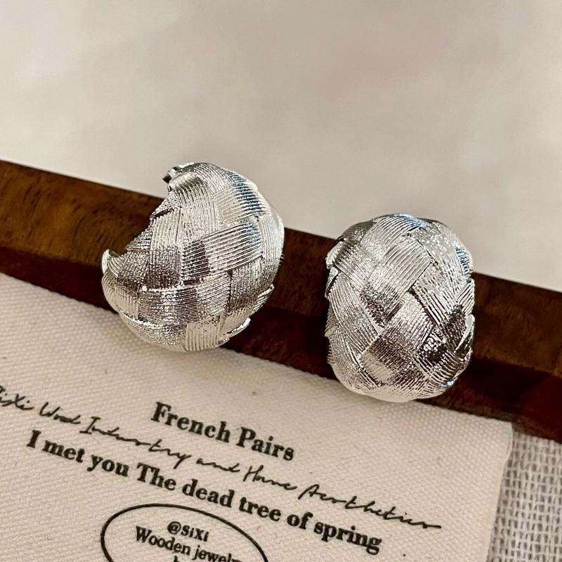 Metal Diamond Lattice C-Shaped Ear Cuff Handwoven Texture Stud Earrings, Niche Design