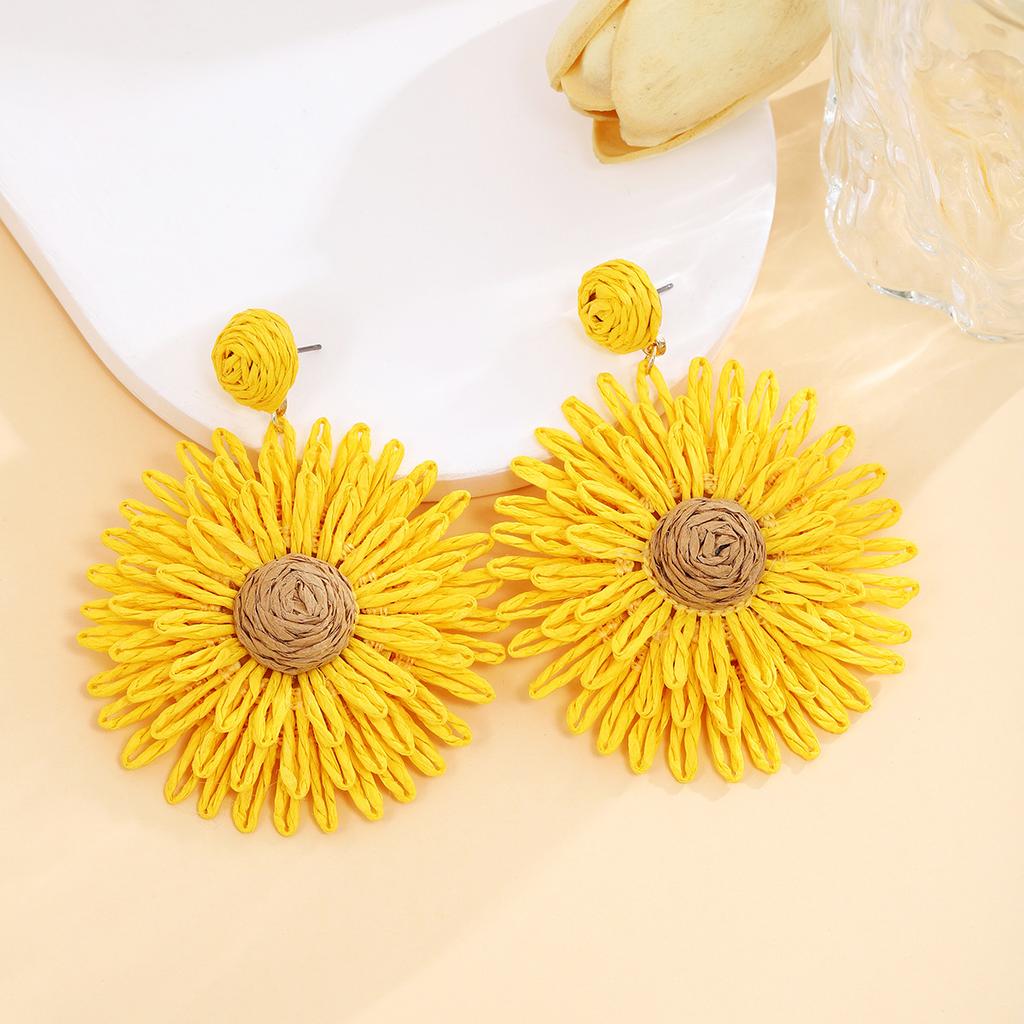 European and American Cross-border Holiday Style Colored Flower Earrings, Summer High-end Simple Hand-woven Raffia Earrings