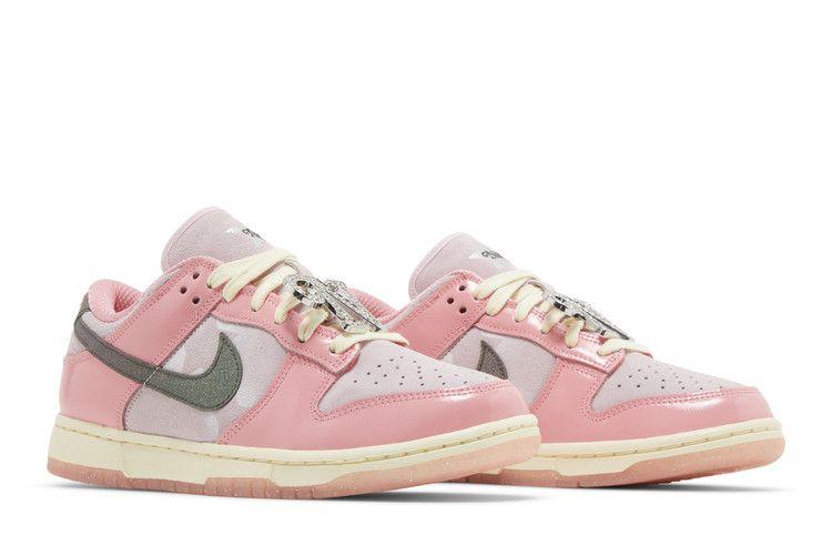Women's Sneakers Nike Dunk Low LX Barbie (Women's) Pink Foam/Pale Vanilla/Black/Lotus Pink