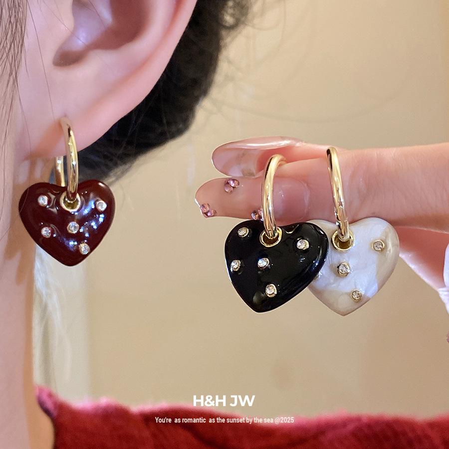 Diamond dripping oil love pendant, ear buckle Hong Kong style retro fashion earrings, light luxury high-end earrings, design sense niche
