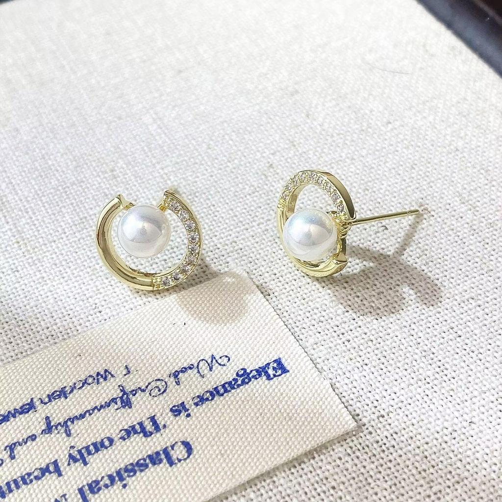 Elegant Gold-Plated Pearl Stud Earrings: Retro Fashion & Versatile Design for Women