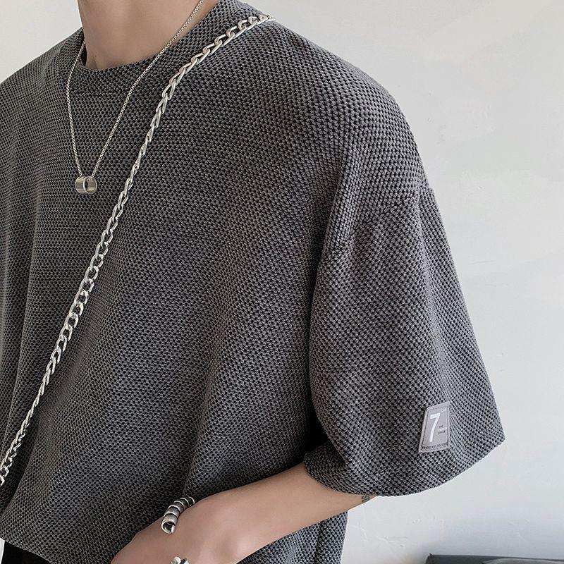 

Стильная мужская футболка с коротким рукавом и ажурным узором - летняя одежда высшего качества XL серый