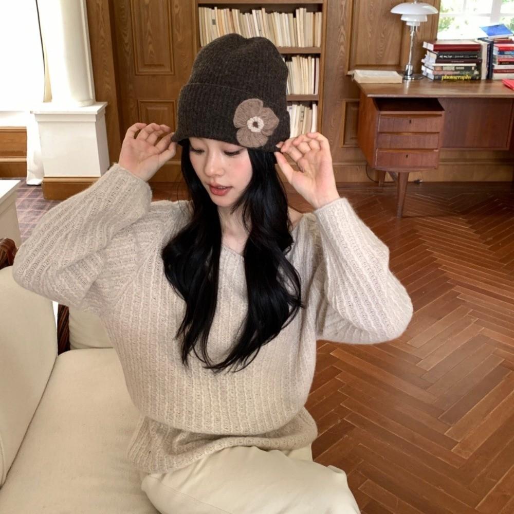 Polyester Floral Knitted Beanie Hat 56cm-58cm Circumference Handmade Beanie Outdoor Wear
