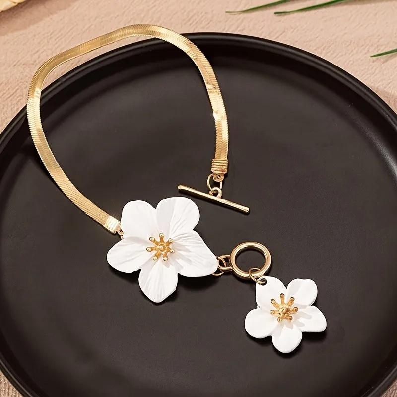 Fashion White Flower Pendant Anklet for Women Elegant Snake Bone Chain Chain Foot Chain Summer Party Jewelry Gifts