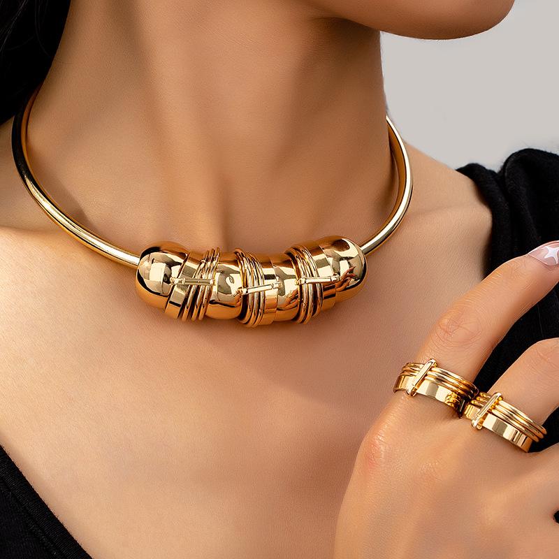 

Simple necklace and ring set золотой