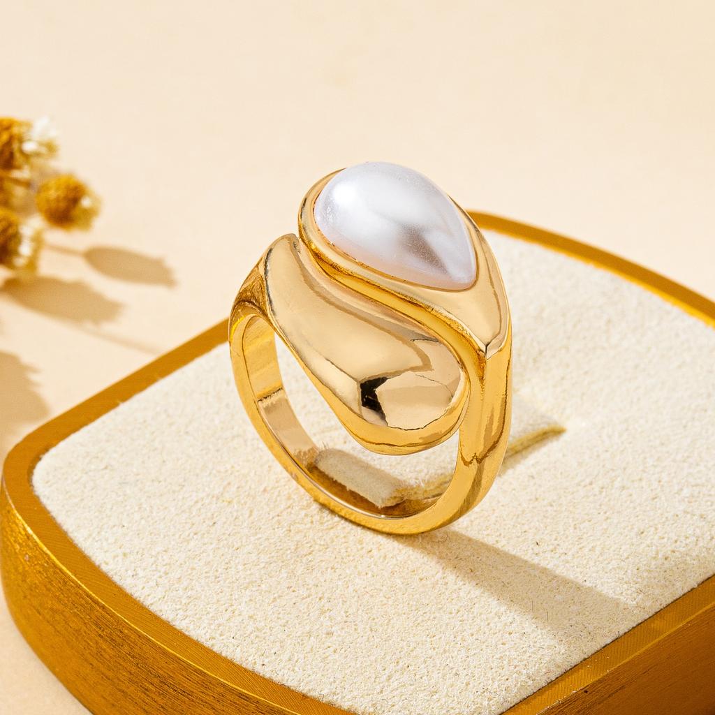Women's Fashionable Single Ring, Simple and Elegant Geometric Drop-Shaped Imitation Pearl Ring, Suitable for Daily Wear and Vacation Without Box