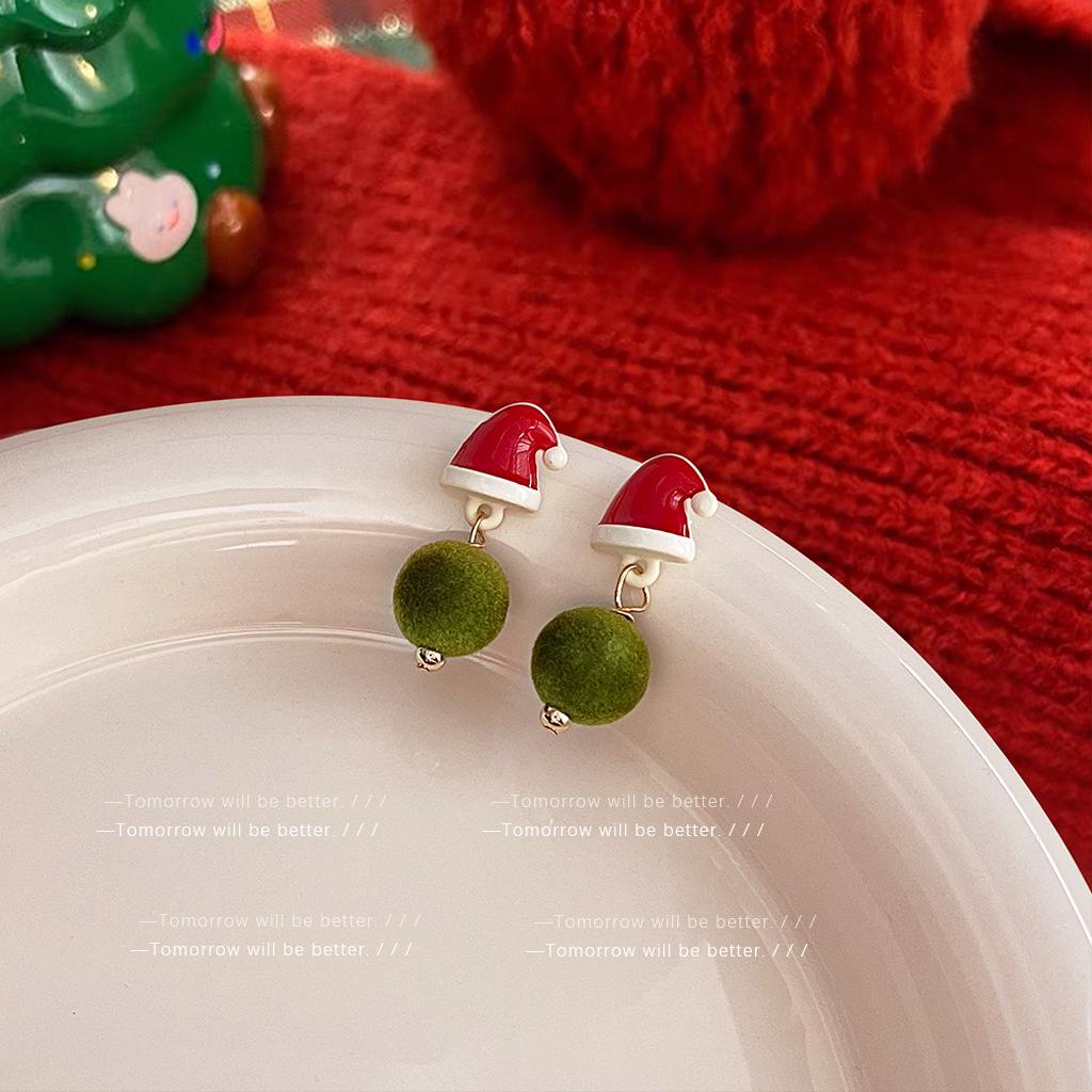 

Sweet & Cute Christmas Hat Stud Earrings: Niche Drip Oil Design, High-End Festive Accessories