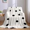 Unregelmäßige Schwarze Polka Dots Flanelldecke Warm Weich Halloween Weihnachten Sofa Warm Gemütlich Dekorative Deko Geschenk für Alle Jahreszeiten