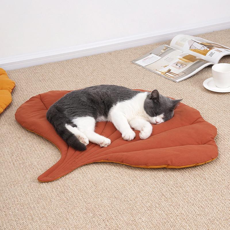 Pet Fall Leaf Seat Cushion With Washable Polyester For Small Dogs And Cats