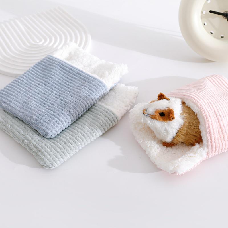 Winter Plush Cotton Nest: Cozy Hanging Bed for Sugar Gliders, Hamsters, and Flying Squirrels
