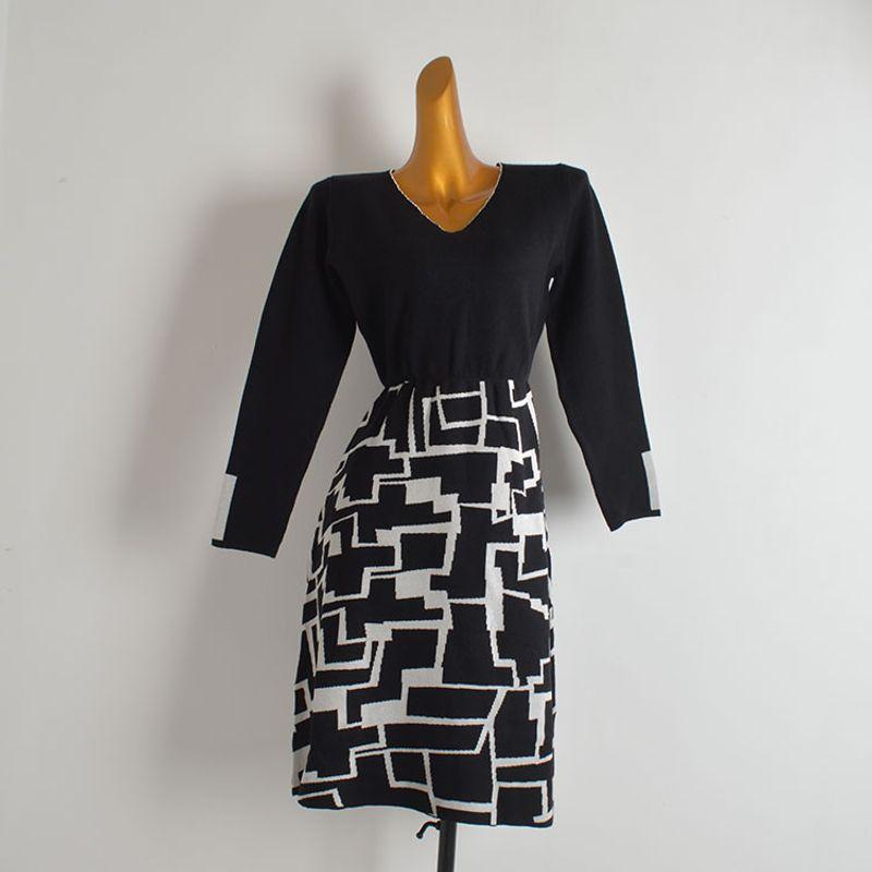 

Style New Arrival Fashion Bead V-Collar Contrast Color Woven Flower Knitting Dress Female Fall and Winter Waist-Tight Slim Looking Bodycon Dress Figure 2(Length 95 Bust size 84-120) All yards