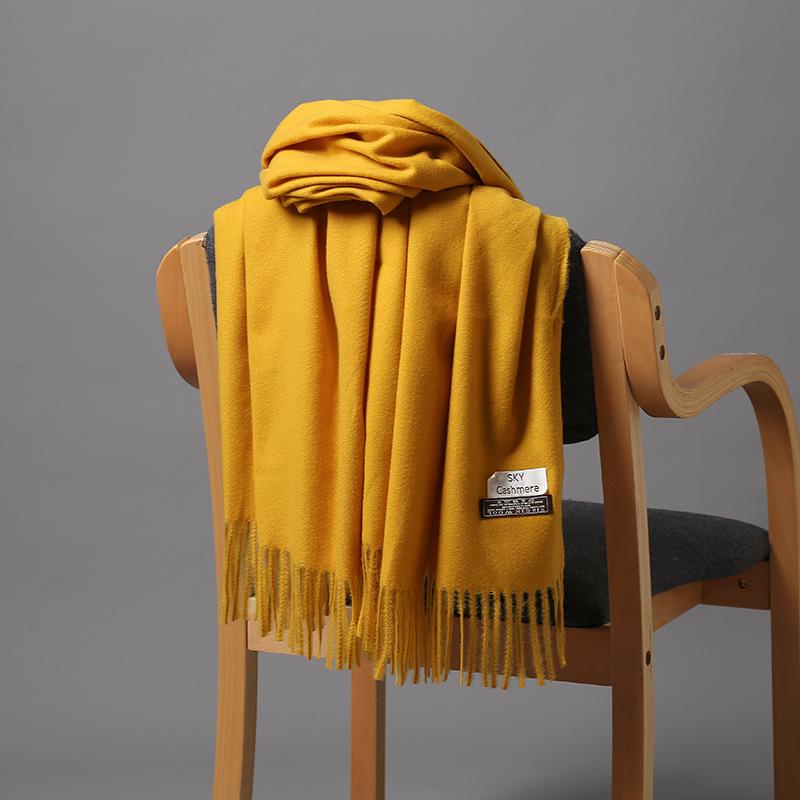 Sciarpa Monocromatica Cielo in Finto Cashmere Autunno/Inverno 2025: Colori Candy Spessi, Caldi ed Eleganti