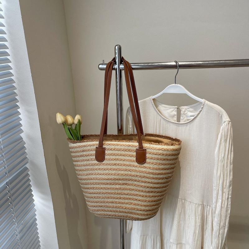 Woven bag women's spring handbag seaside tote bag large capacity niche design shoulder bag fashion bucket bag tide