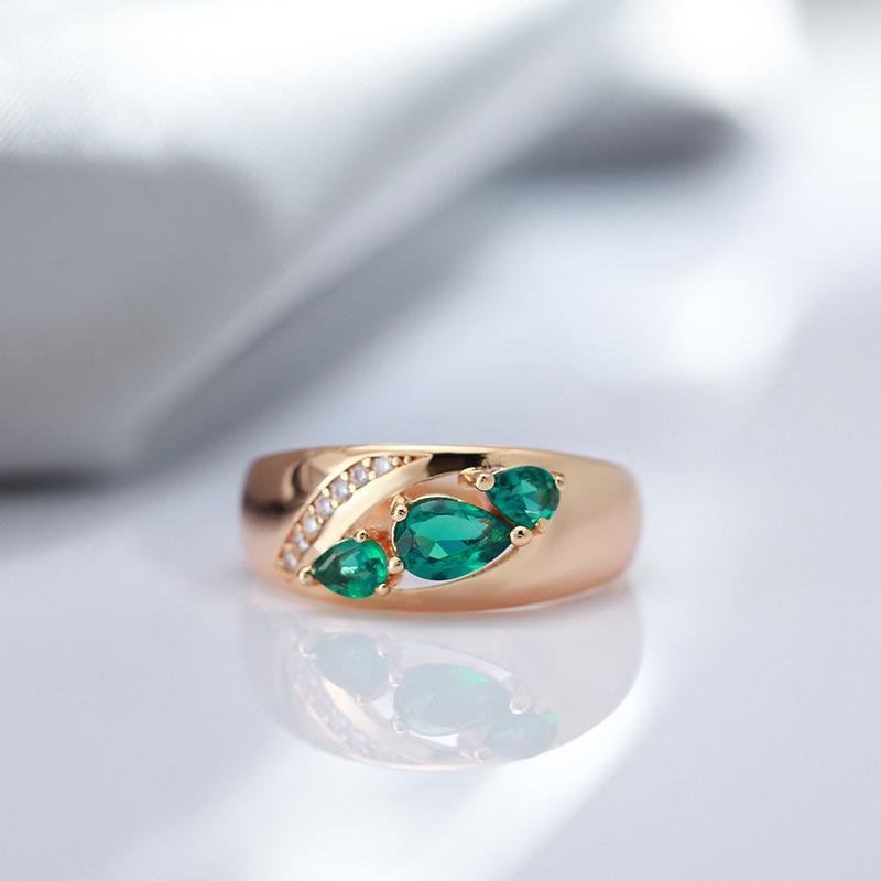 Korean Hot-Selling Rose Gold Plated Ring with Green Zircon