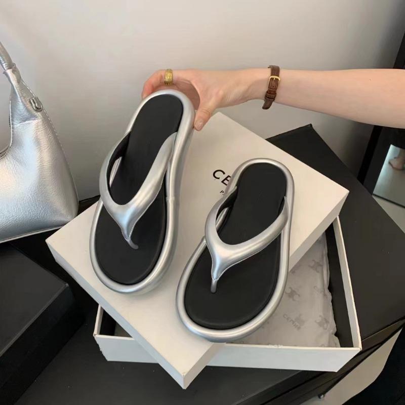 

Leather beach seaside flip-flops women wear new fashion casual slippers sandals 40