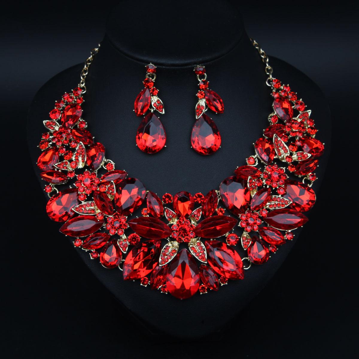 

2026 European and American Fashion Exaggerated Gemstone Leaf Necklace Earrings Set Luxury Dress Banquet Bridal Accessories 45CM красный