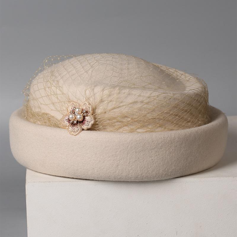 Hepburn-Stil elegantes Netz-Perlen-Baskenmützen-Hut Herbst und Winter Australische Wolle Society-Mädchen Hut