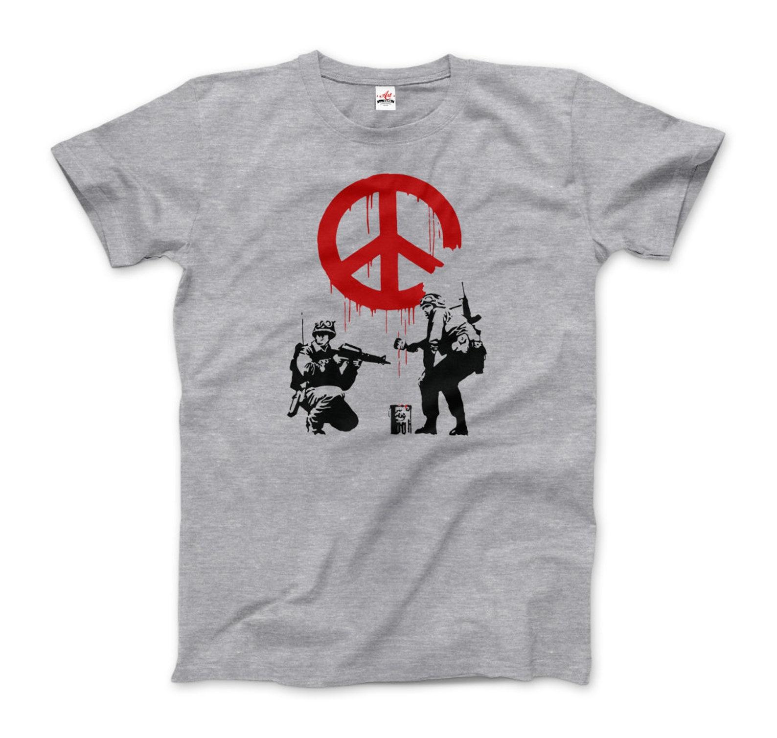 Banksy - Soldiers Painting Peace Symbol 2006 Artwork T-Shirt L