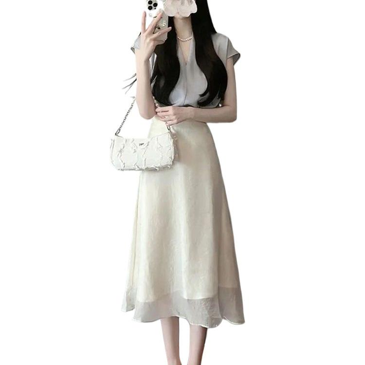 2026 Chic Hong Kong Summer Outfit: Elegant Two-Piece Skirt and Top Set for Women