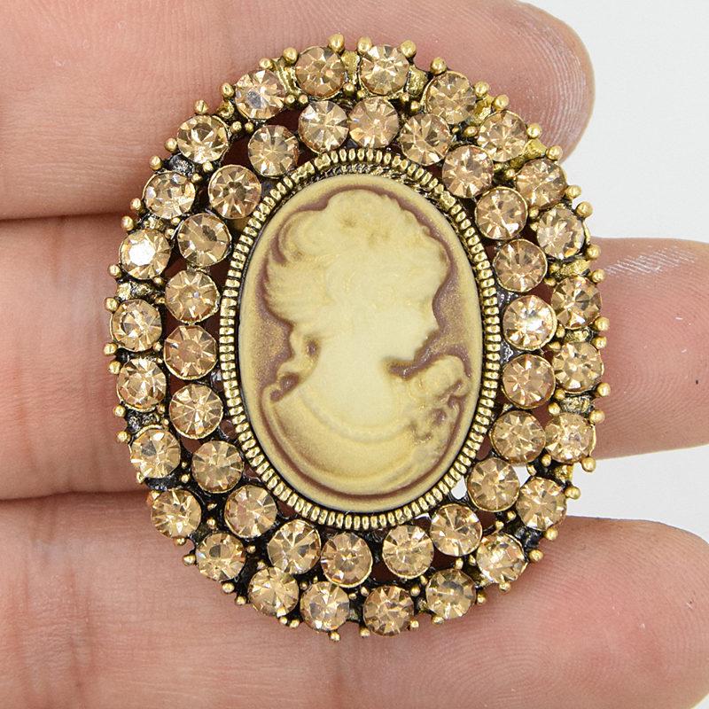 Stylish Retro Women's Brooch and Corsage - Hot Selling Fashion Accessory