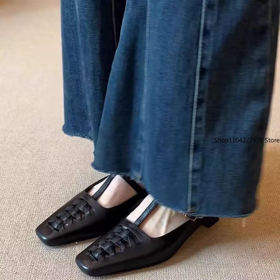 Moda 2025 Novos Sapatos Scarpins Chinelos Vazados Moda Feminina Saltos Baixos Bico Quadrado Saltos Grossos Prateados Sandálias Femininas