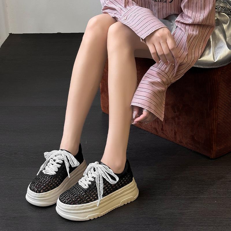 Thick soled women's 2025 summer new woven small mesh fashionable casual shoes