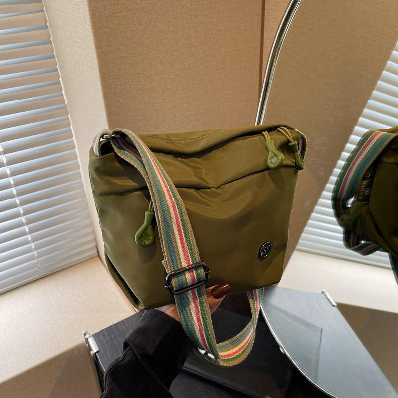 

Повседневная нейлоновая сумка-хобо через плечо для женщин, дизайнерские сумки через плечо 2025 года, летняя женская дорожная сумка-шоппер с небольшой емкостью, женские кошельки зелёный