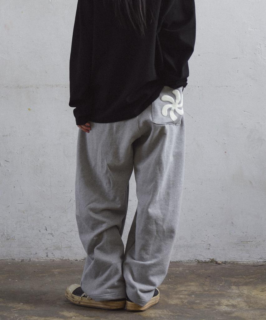 AMOU Spiral One Tuck Sweat Pants Gray