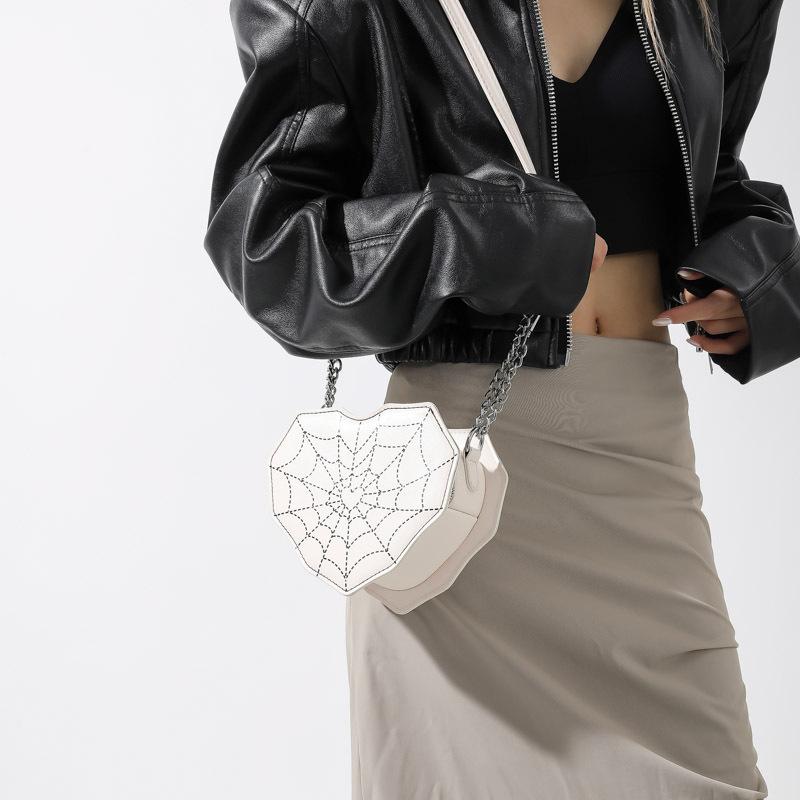 High-value New Sweet Girl Cool and Spicy Love Crossbody Bag Personality Bat Shiny Face Chain Shoulder Bag