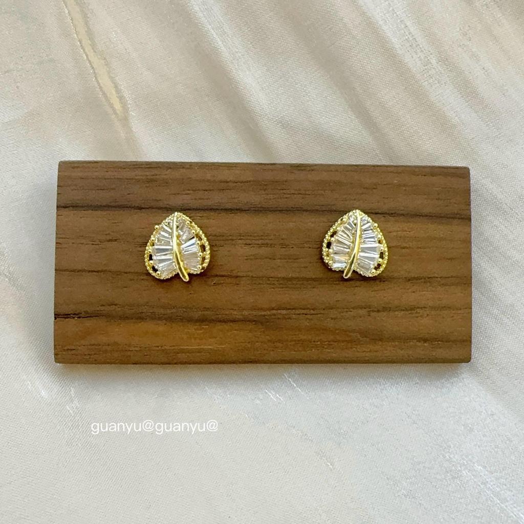 Exquisite Zirkon-Blatt-Ohrstecker - Schick, vielseitig und stilvoll für Frauen