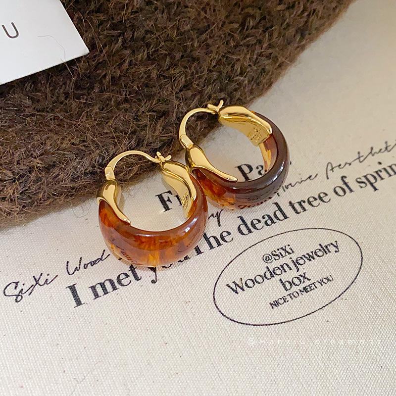 Gold-Plated U-Shaped Resin Ear Cuffs: Retro Y2K High-End Autumn & Winter Earrings