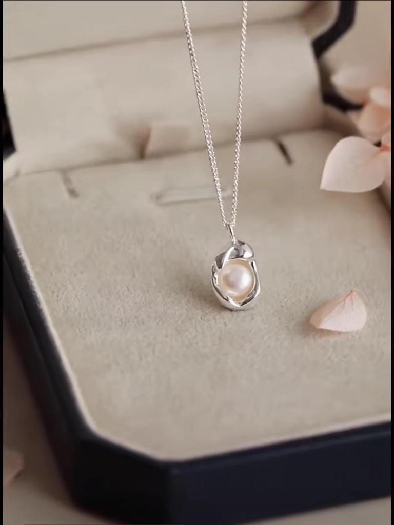 Elegant French Little Bean Pendant Pearl Necklace for Women - Autumn/Winter Sweater Chain Jewelry