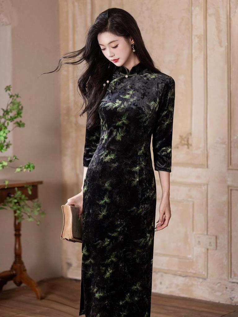 Exquisite 2025 New Chinese Cheongsam: Elegant Retro Dress for Women