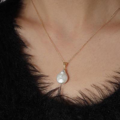 Collier moderne en argent rempli d'or 14 carats yojo perle baroque d'eau douce