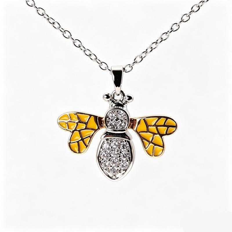 Multicolor Little Bee Pendant Necklace: European & American Style, Simple Oriental Pastoral Design for Women