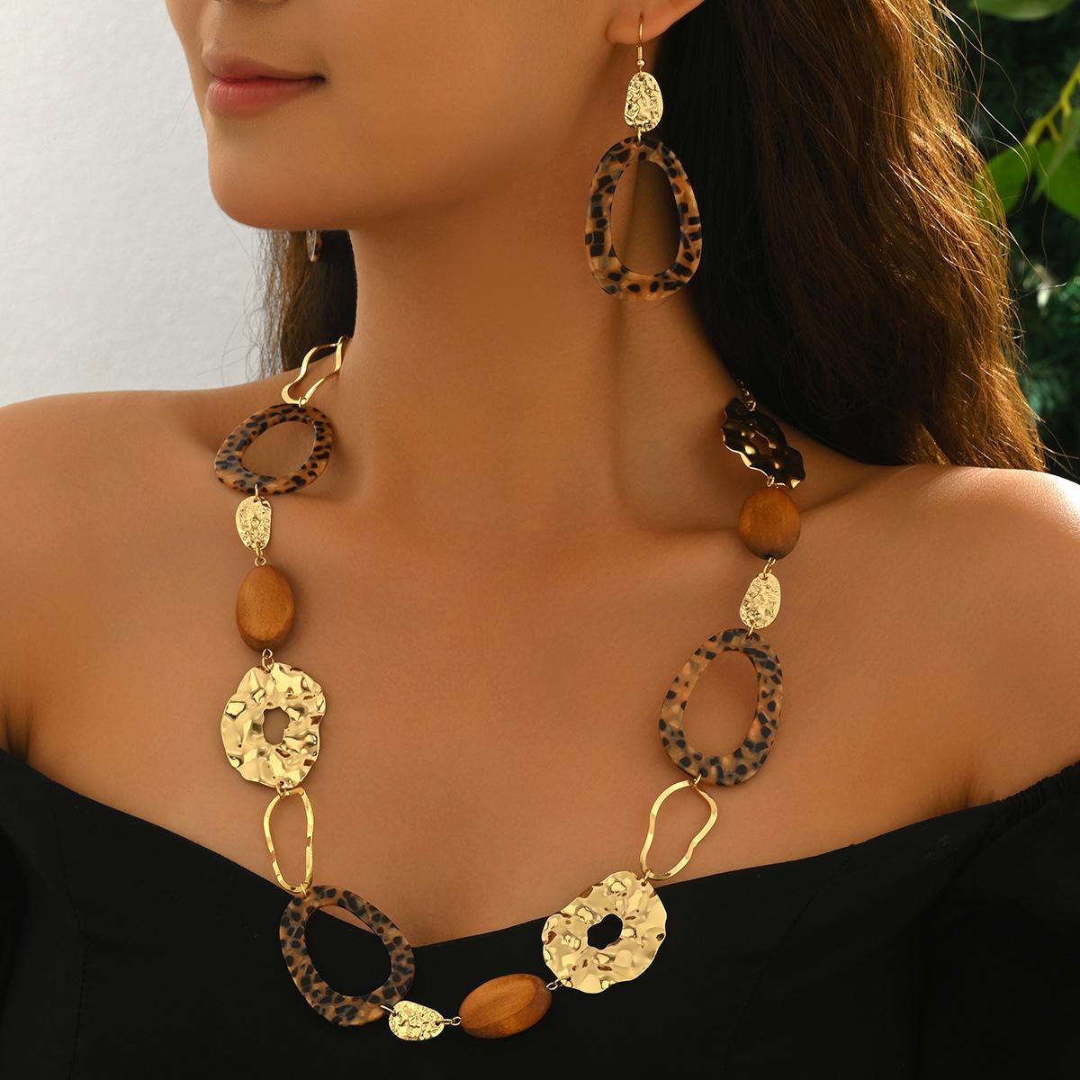 

Модные украшения для женщин золотой