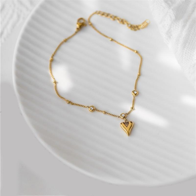 Elegant Gold Ankle Bracelet Featuring Heart Crystal Stylish Foot Chain For Fashionable Women Seeking Stylish Accessories