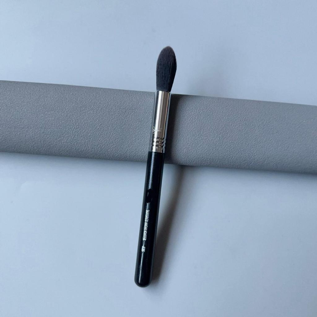 Pincel Chanfrado Sigma E70 para Sombras, Iluminador, Sobrancelhas e Delineador.