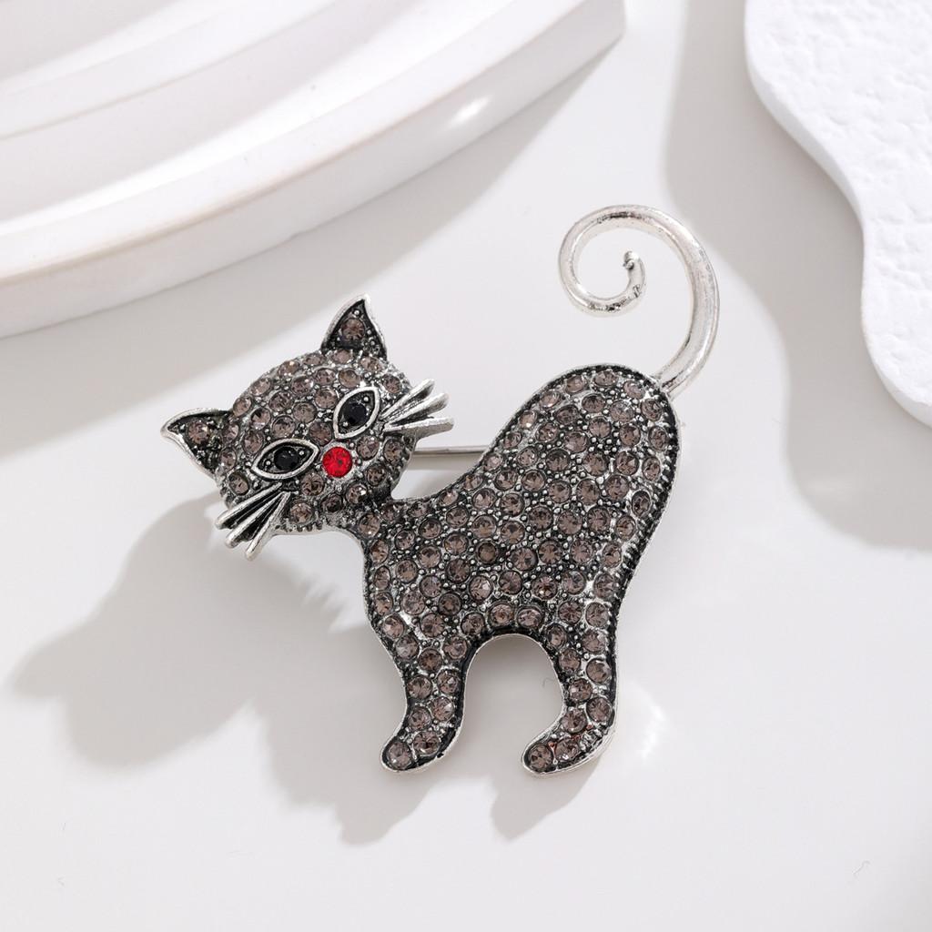 Retro Animal Brooch Pin With Zinc Alloy Material For Summer