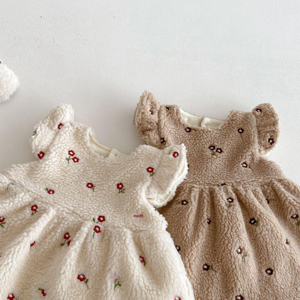 2025 Sweet Princess Winter Dress: Korean Style Flutter Sleeve with Embroidered Velvet Skirt for Girls