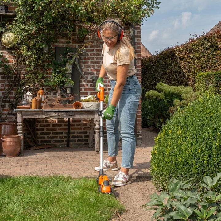 20V PowerPlus POWDPG75300 Lawn Hedge Trimmer